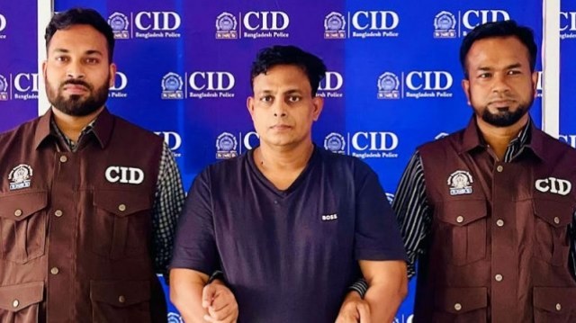১২০ কোটি টাকা আত্মসাৎ: বিদেশ পালানোর সময় বিমানবন্দরে ধরা আবাসন প্রতিষ্ঠানের ডিএমডি